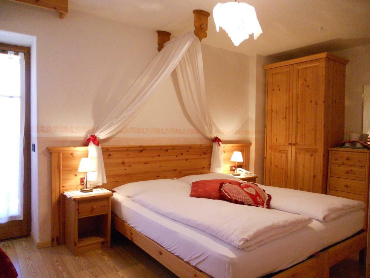 Hotel Garni Salvanel กาวาเลเซ ภายนอก รูปภาพ